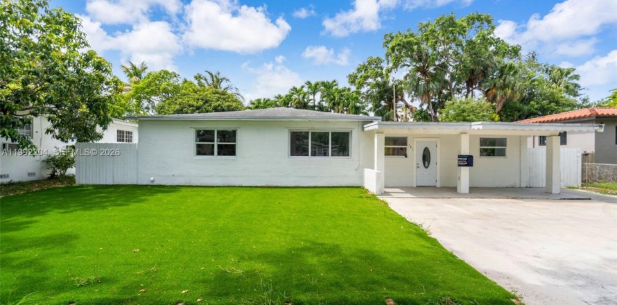 House in North Miami, Florida 4 bedrooms, 151.52 sq.m. № 2275990