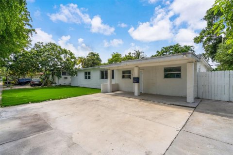 House in North Miami, Florida 4 bedrooms, 151.52 sq.m. № 2275990 - photo 25