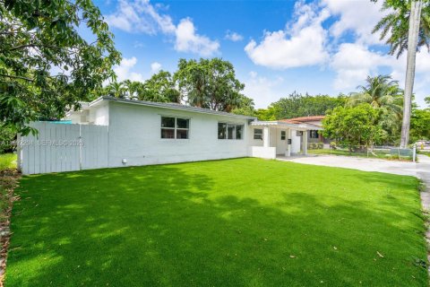 House in North Miami, Florida 4 bedrooms, 151.52 sq.m. № 2275990 - photo 24
