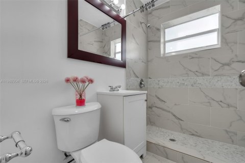 House in North Miami, Florida 4 bedrooms, 151.52 sq.m. № 2275990 - photo 9