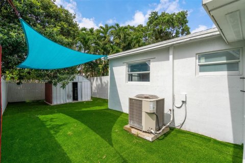 House in North Miami, Florida 4 bedrooms, 151.52 sq.m. № 2275990 - photo 22
