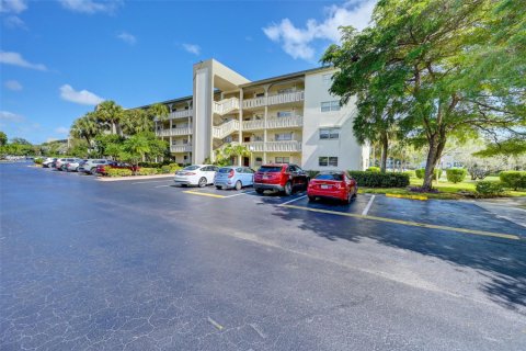 Copropriété à vendre à Coconut Creek, Floride: 2 chambres, 113.81 m2 № 1136470 - photo 1