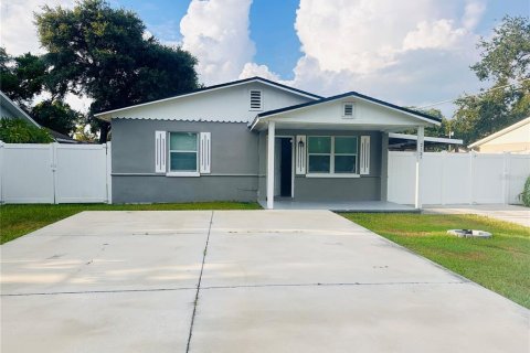Villa ou maison à louer à Tampa, Floride: 2 chambres, 108.32 m2 № 1904379 - photo 1