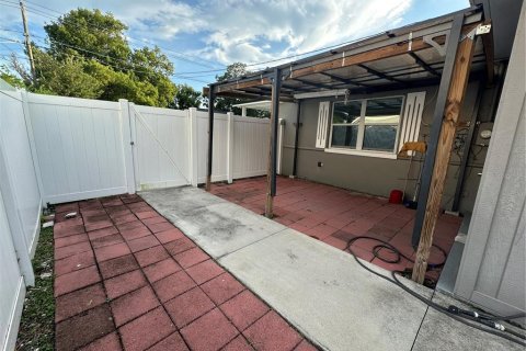Villa ou maison à louer à Tampa, Floride: 2 chambres, 108.32 m2 № 1904379 - photo 10
