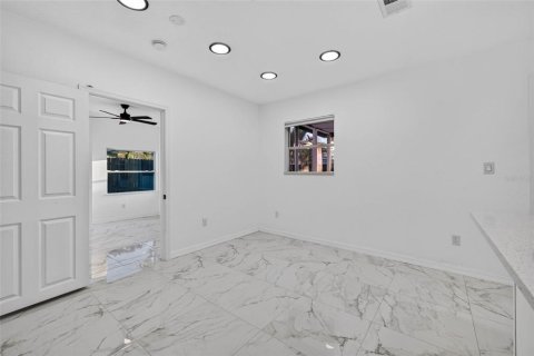 Casa en alquiler en Saint Petersburg, Florida, 3 dormitorios, 117.8 m2 № 2151641 - foto 12