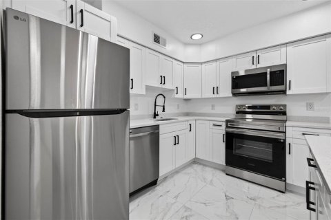 Casa en alquiler en Saint Petersburg, Florida, 3 dormitorios, 117.8 m2 № 2151641 - foto 6
