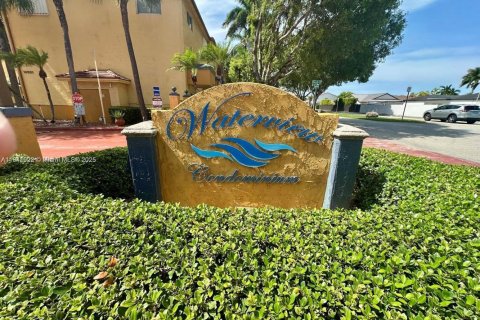 Снять в аренду квартиру в Майами, Флорида 2 спальни, 95.69м2, № 1967648 - фото 1