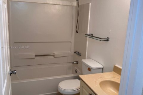 Снять в аренду квартиру в Майами, Флорида 2 спальни, 95.69м2, № 1967648 - фото 7