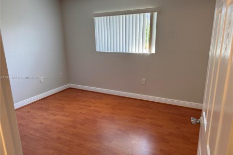 Снять в аренду квартиру в Майами, Флорида 2 спальни, 95.69м2, № 1967648 - фото 3