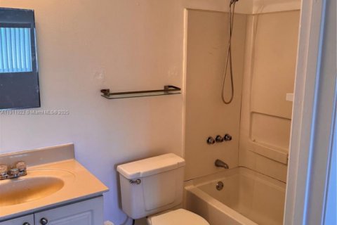 Снять в аренду квартиру в Майами, Флорида 2 спальни, 95.69м2, № 1967648 - фото 6