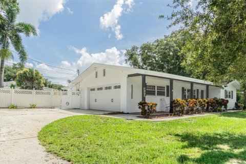 House in Largo, Florida 3 bedrooms, 160.26 sq.m. № 2373742