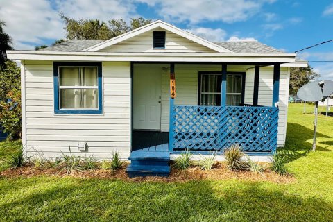 House in Okeechobee, Florida 2 bedrooms, 57.69 sq.m. № 2182711 - photo 3