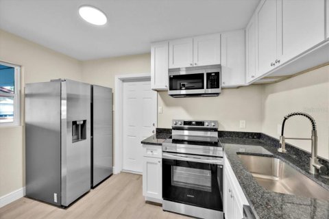 Villa ou maison à vendre à Plant City, Floride: 2 chambres, 64.1 m2 № 1849696 - photo 3