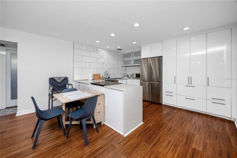 Condominio en venta en Saint Petersburg, Florida, 2 dormitorios, 80.82 m2 № 1794990 - foto 4