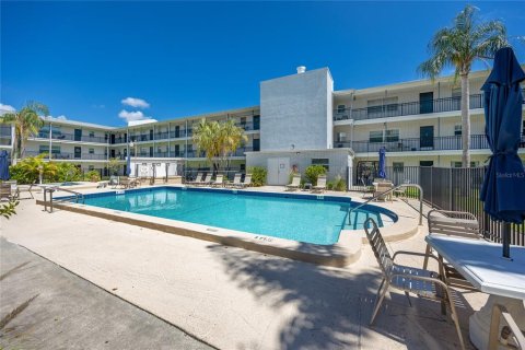 Condominio en venta en Saint Petersburg, Florida, 2 dormitorios, 80.82 m2 № 1794990 - foto 1