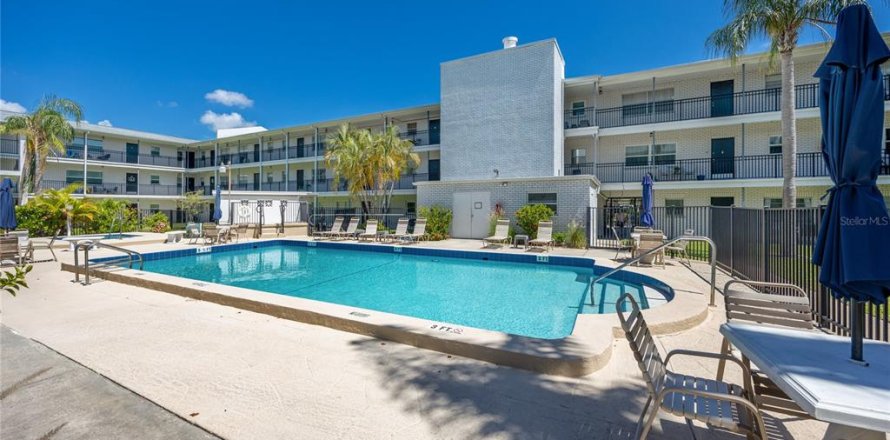 Condominio en Saint Petersburg, Florida, 2 dormitorios  № 1794990