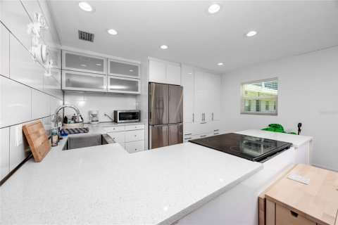 Condominio en venta en Saint Petersburg, Florida, 2 dormitorios, 80.82 m2 № 1794990 - foto 6