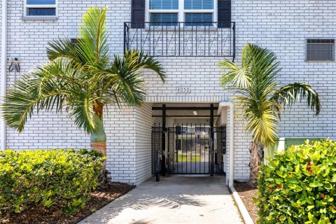 Condominio en venta en Saint Petersburg, Florida, 2 dormitorios, 80.82 m2 № 1794990 - foto 2