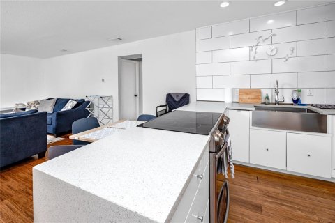 Condominio en venta en Saint Petersburg, Florida, 2 dormitorios, 80.82 m2 № 1794990 - foto 12