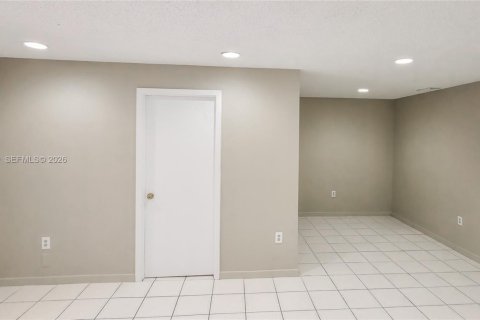 Copropriété à louer à Miami, Floride: 2 chambres, 97.55 m2 № 2032332 - photo 2