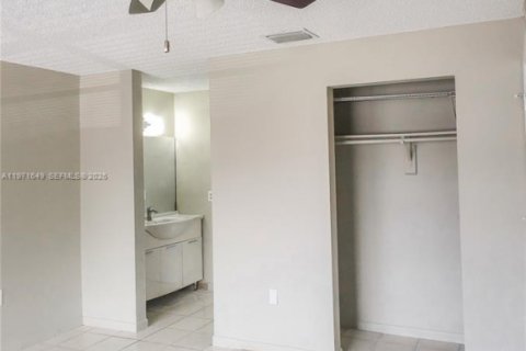 Copropriété à louer à Miami, Floride: 2 chambres, 97.55 m2 № 2032332 - photo 7