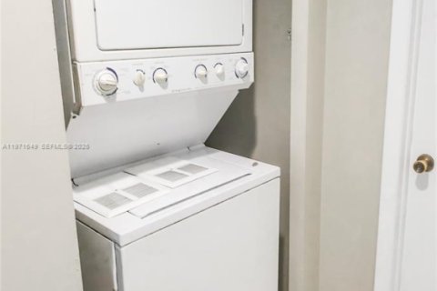 Copropriété à louer à Miami, Floride: 2 chambres, 97.55 m2 № 2032332 - photo 15