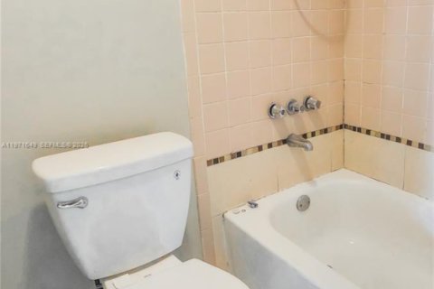 Copropriété à louer à Miami, Floride: 2 chambres, 97.55 m2 № 2032332 - photo 4