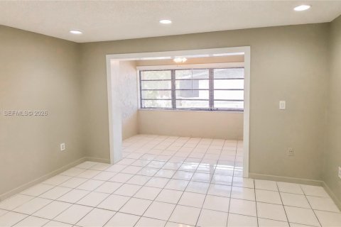 Copropriété à louer à Miami, Floride: 2 chambres, 97.55 m2 № 2032332 - photo 3
