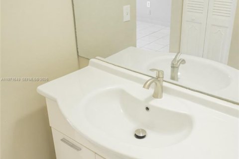 Copropriété à louer à Miami, Floride: 2 chambres, 97.55 m2 № 2032332 - photo 28