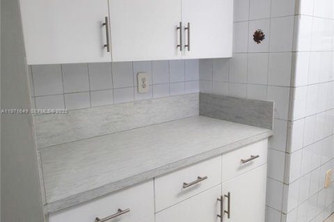 Copropriété à louer à Miami, Floride: 2 chambres, 97.55 m2 № 2032332 - photo 17