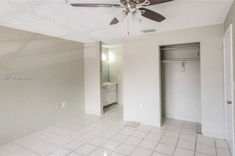 Copropriété à louer à Miami, Floride: 2 chambres, 97.55 m2 № 2032332 - photo 8
