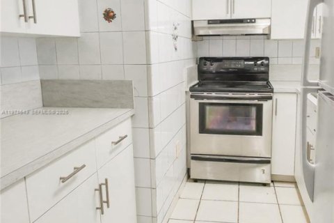Copropriété à louer à Miami, Floride: 2 chambres, 97.55 m2 № 2032332 - photo 10