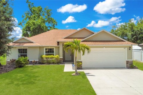 House in Auburndale, Florida 3 bedrooms, 167.04 sq.m. № 1844800 - photo 1