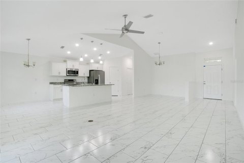House in Auburndale, Florida 3 bedrooms, 167.04 sq.m. № 1844800 - photo 6