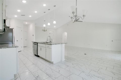 House in Auburndale, Florida 3 bedrooms, 167.04 sq.m. № 1844800 - photo 4