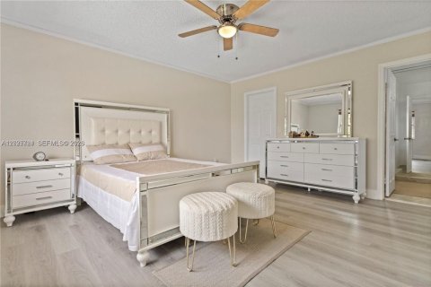 House in Pembroke Pines, Florida 4 bedrooms, 196.4 sq.m. № 2083104 - photo 11