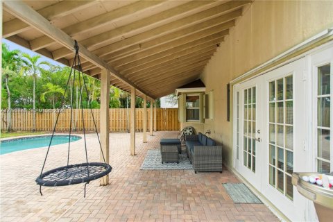 House in Pembroke Pines, Florida 4 bedrooms, 196.4 sq.m. № 2083104 - photo 30