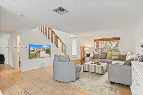 House in Pembroke Pines, Florida 4 bedrooms, 196.4 sq.m. № 2083104 - photo 7