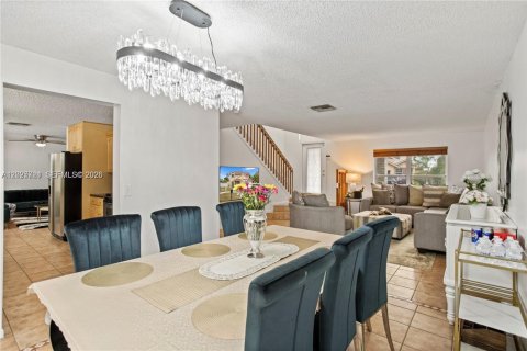 House in Pembroke Pines, Florida 4 bedrooms, 196.4 sq.m. № 2083104 - photo 12