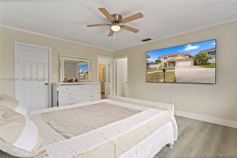 House in Pembroke Pines, Florida 4 bedrooms, 196.4 sq.m. № 2083104 - photo 24