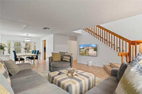 House in Pembroke Pines, Florida 4 bedrooms, 196.4 sq.m. № 2083104 - photo 6