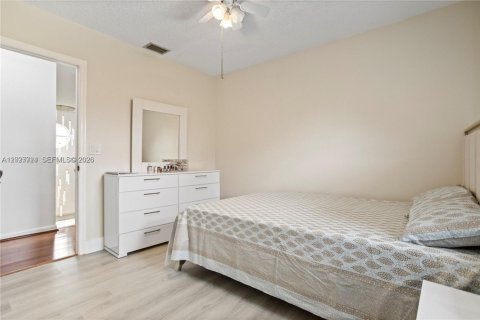 House in Pembroke Pines, Florida 4 bedrooms, 196.4 sq.m. № 2083104 - photo 23