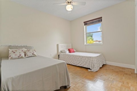 House in Pembroke Pines, Florida 4 bedrooms, 196.4 sq.m. № 2083104 - photo 26
