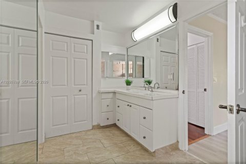 House in Pembroke Pines, Florida 4 bedrooms, 196.4 sq.m. № 2083104 - photo 25