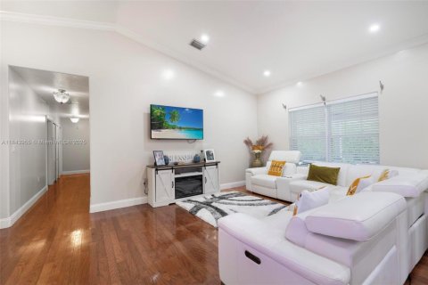 House in Homestead, Florida 4 bedrooms, 225.94 sq.m. № 1839291 - photo 4
