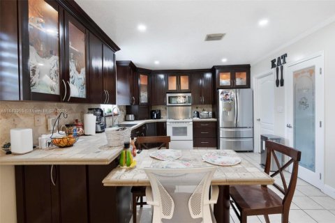 House in Homestead, Florida 4 bedrooms, 225.94 sq.m. № 1839291 - photo 10