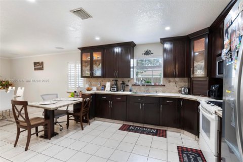 House in Homestead, Florida 4 bedrooms, 225.94 sq.m. № 1839291 - photo 11
