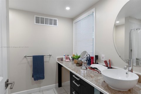 House in Homestead, Florida 4 bedrooms, 225.94 sq.m. № 1839291 - photo 18