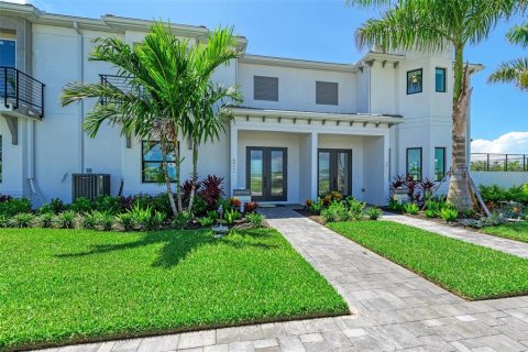 Townhouse in Bradenton, Florida 3 bedrooms, 274.15 sq.m. № 1552793 - photo 2
