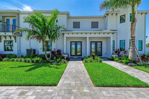 Townhouse in Bradenton, Florida 3 bedrooms, 274.15 sq.m. № 1552793 - photo 1